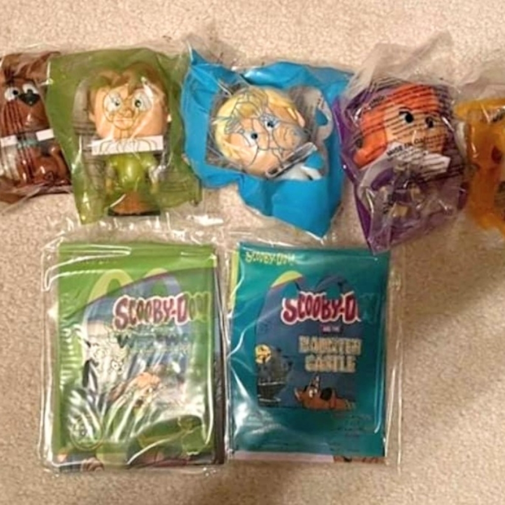 NEW Scooby Doo McDonalds Happy Meal 2021 Bobblehead toys FULL SET OF 5 + 2 books